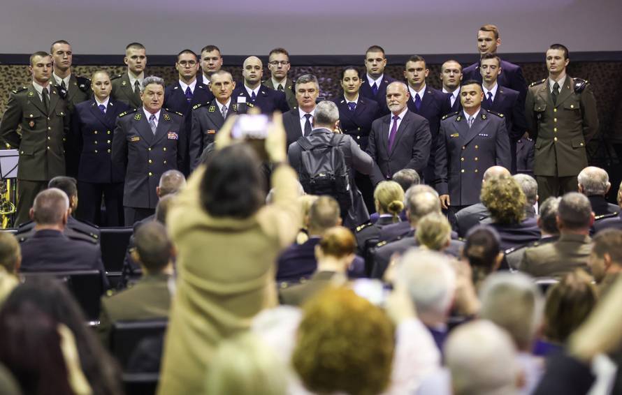 Zagreb: Predsjednik Milanović na dodjeli činova i prijama u djelatnu vojnu službu