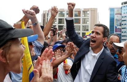 Guaido je ostao bez imuniteta, izaziva vlasti da ga uhite