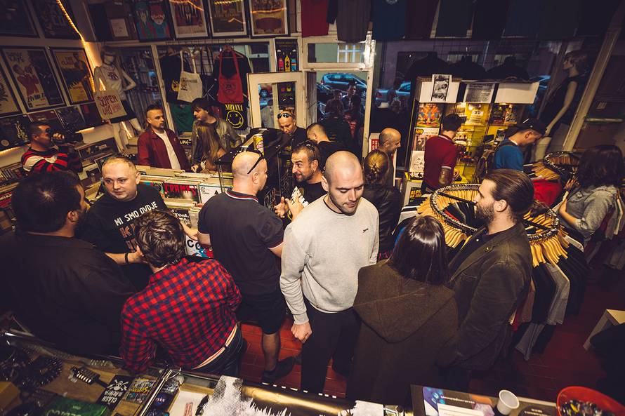 200 fanova Piva, Brkova i Šanka na kvartovskom tulumu