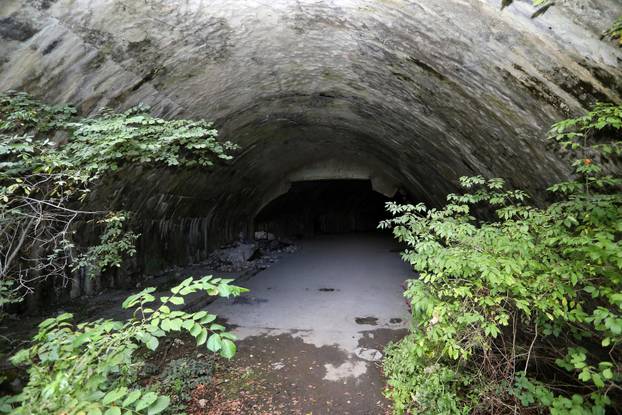 Vojni aerodrom &Zcaron;eljava, najve&cacute;i podzemni aerodrom i nekada&scaron;nja baza JNA