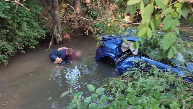 Policija o misterioznom sudaru kod Požege kad je vozač ostavio ljude u rijeci: Tražimo bjegunca!