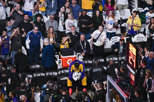 NBA: Los Angeles Lakers at Dallas Mavericks