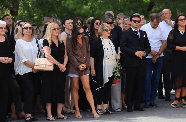 Zagreb: Posljednji ispraćaj Luce Mamić, majke Stojana, Zdravka i Zorana Mamića
