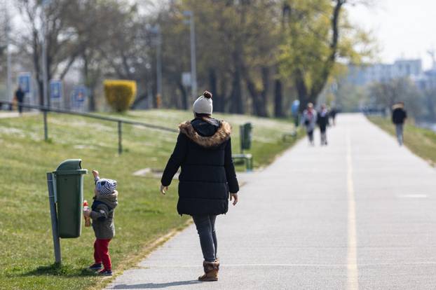 Zagreb: Mali broj rekreativaca i šetača na Jarunu