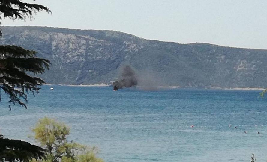 Kod Cresa je izgorio i potonuo gliser: 'Putnici su počeli skakati u more kako bi se spasili...'