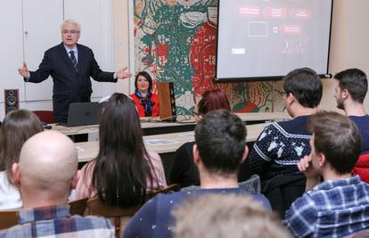 Josipović studentima: 'Glazba je često instrument političara'