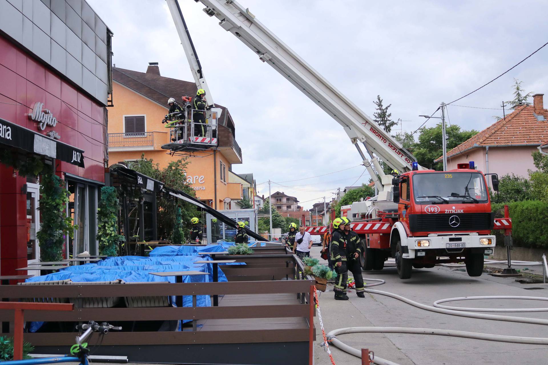 Zagreb: Ugašen požar u kafiću u Dubravi 