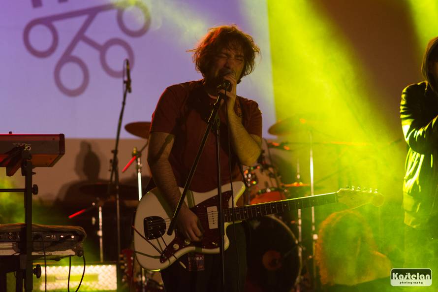 Vitasović je studenticu pozvao na stage pa su skupa zapjevali