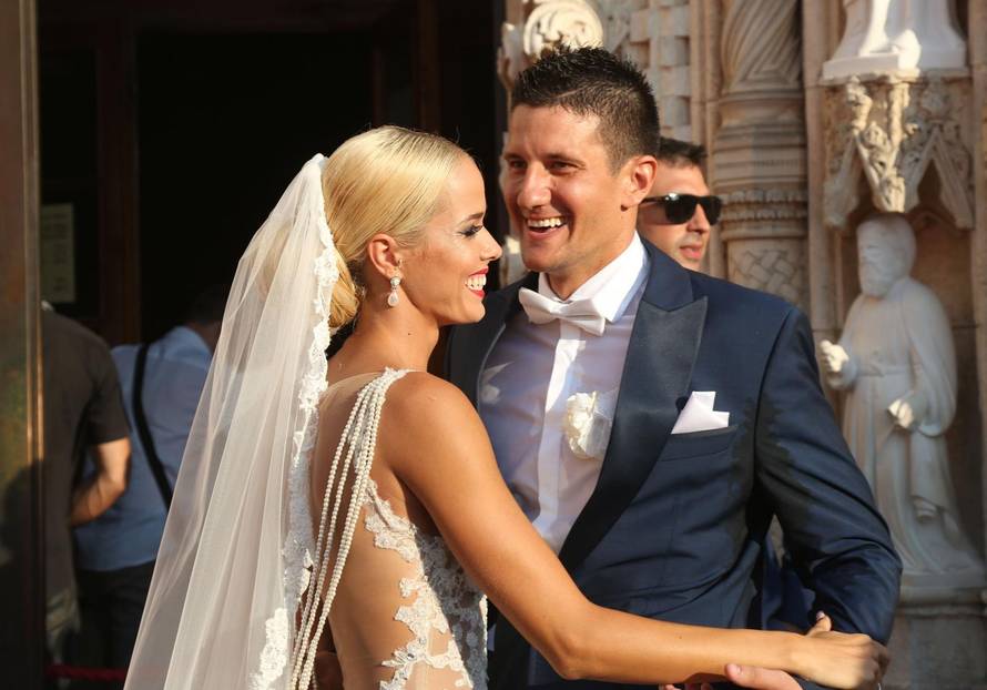 Antonija Mišura sa suprugom proslavila 20 godina ljubavi: 'Bili smo dica, a vidi nas sad...'