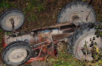 Lipik: Muškarac poginuo u slijetanju traktora s ceste