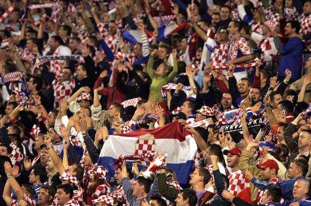 ARHIVA - 2006. Zagreb: Vatreni i "maksimirska krtica" srušili su Englesku 