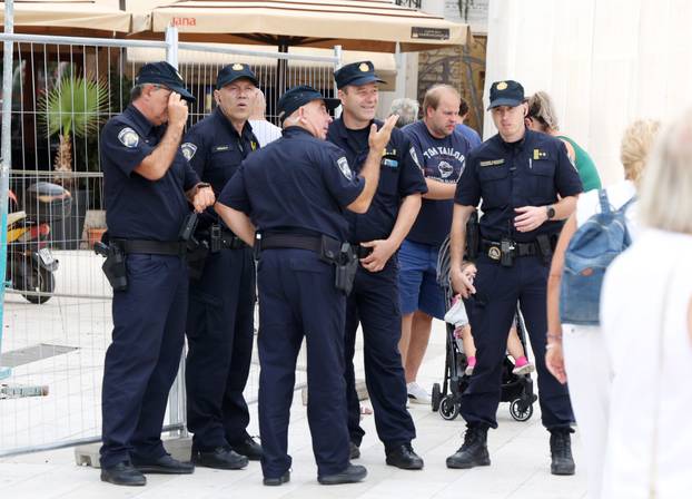 Šibenik:Odrzan je 'Prosvjedni skup protiv financiranja FALIŠ-a i svih ostalih protuhrvatskih dogaðanja'