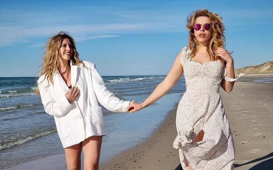 Nives Celzijus i sestra pozirale u haljinicama na plaži, pratitelji: 'Bombe! Ne znaš koja je ljepša!'