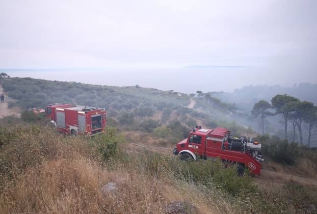 Vatrogasci na požarištu kod Podgore 