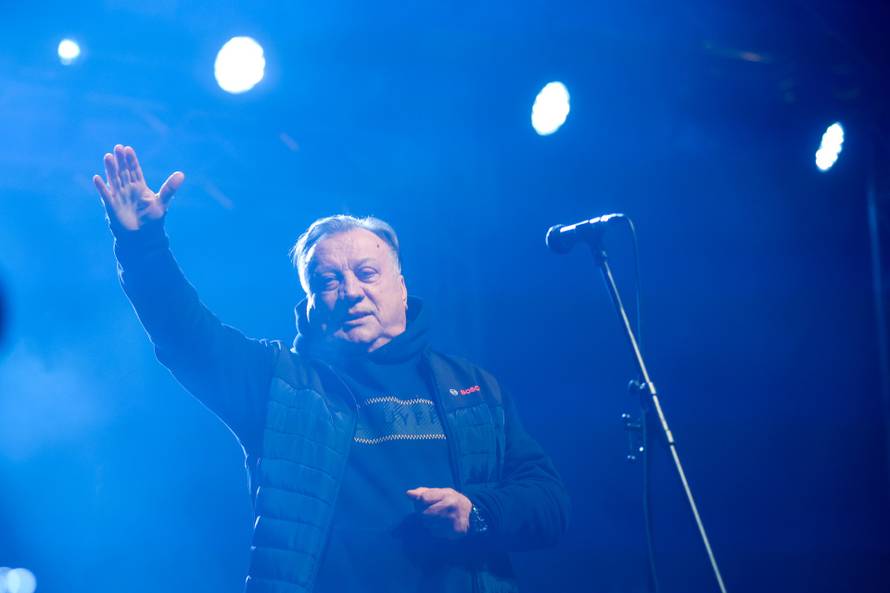 Halid Bešlić nastupa na otvorenju 199. Samoborskog fašnika