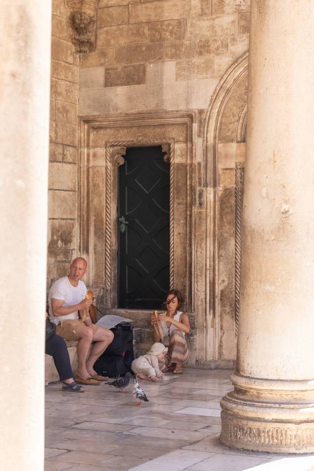 Dubrovnik: Velike gužve unutar povijene jezgre grada.