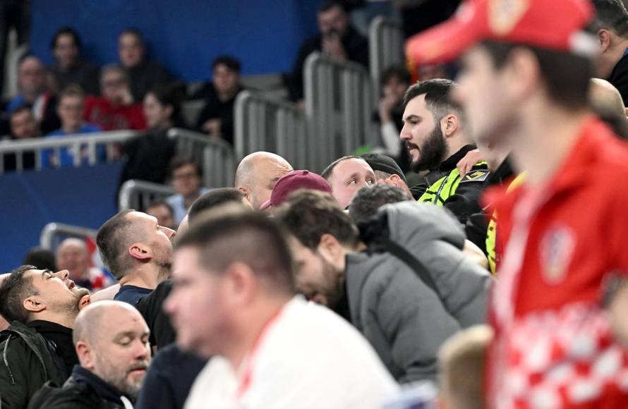 Ljubljana: Tijekom polufinalne utakmice između Hrvatske i Španjolske na tribinama je došlo do naguravanja