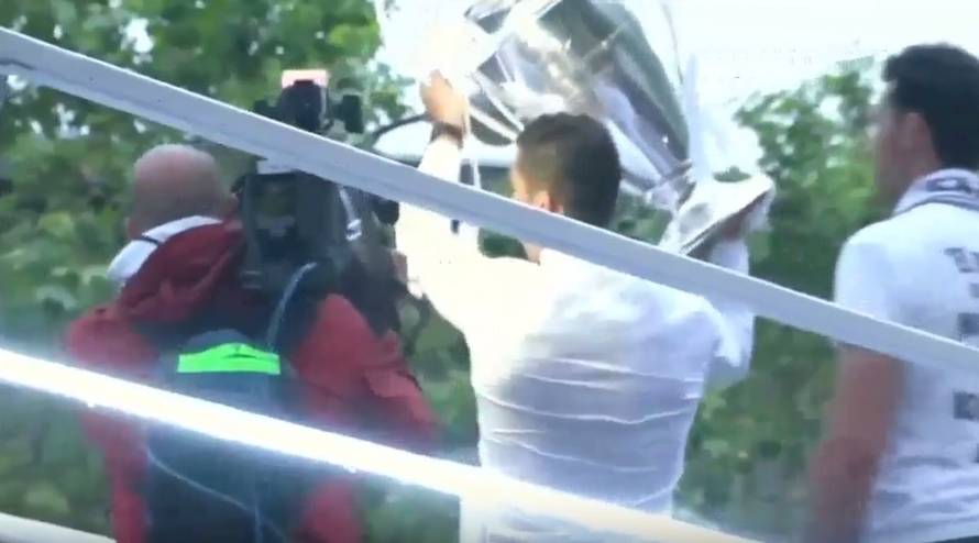 Šok za Ronalda: Podigao pehar, a navijači Reala su ga izviždali