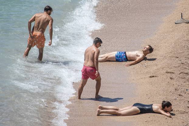 Dubrovnik: Turisti uživaju u ljepotama grada i kupanju na gradskim plažama