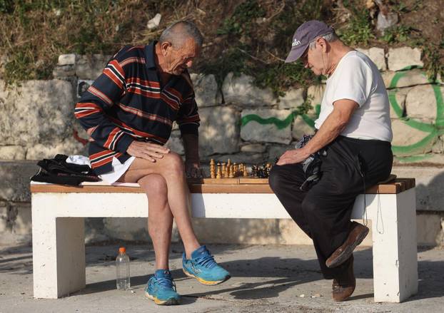 Split: Sunčan dan na Bačvicama 