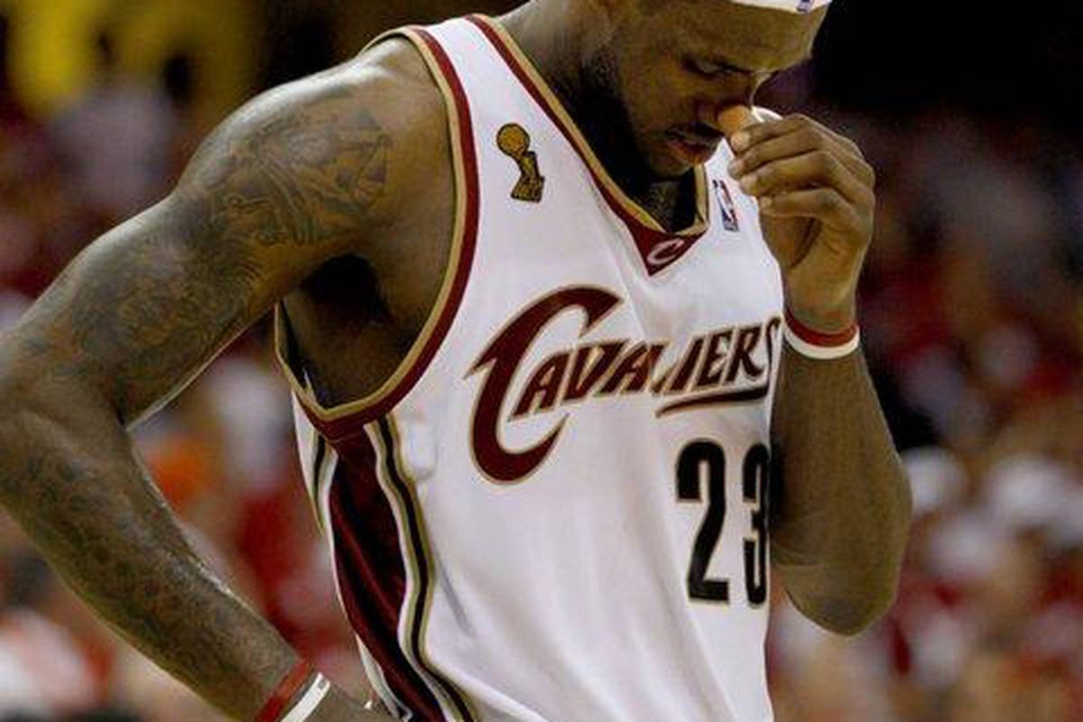 Nba cracks. LEBRON James Cleveland Cavaliers.