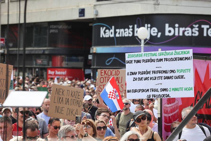 Glavni trg u Zagrebu prepun prosvjednika zbog opasnog otpada u Lici