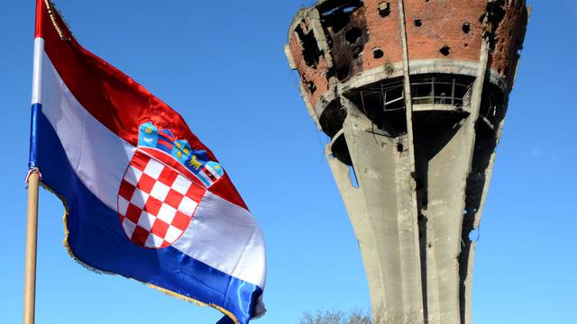 U Vukovaru položili vijence u povodu obljetnice priznanja RH