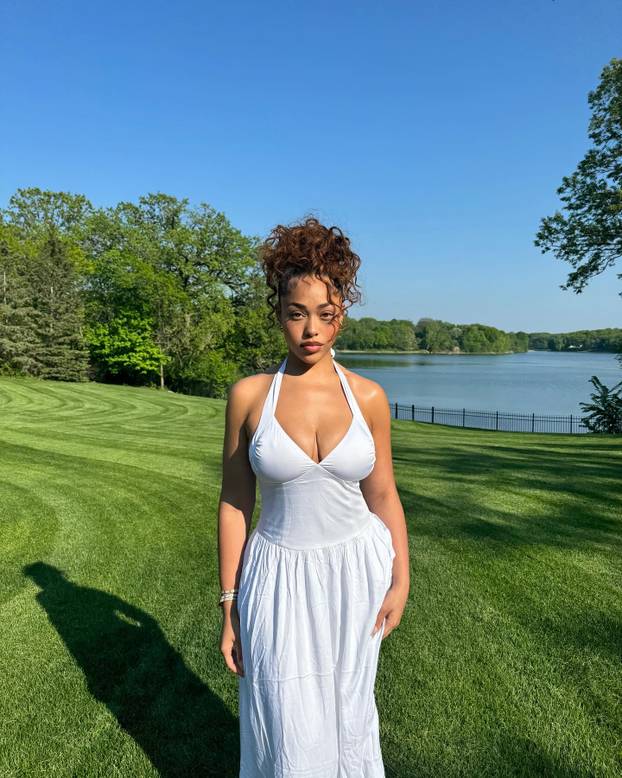 FOTO Djevojka NBA zvijezde na utakmici otkrila previše. Ili ne?