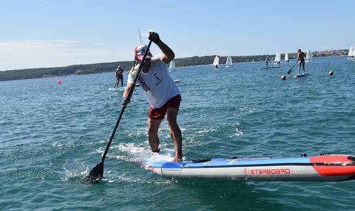 SUP je odlična ljetna aktivnost! Oblikovat će vam trbušnjake i poboljšati ravnotežu