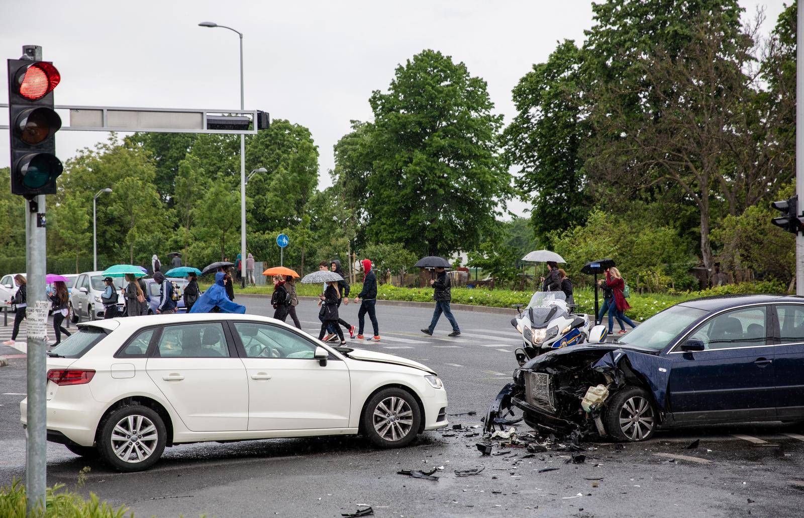 Troje ljudi prevezli u bolnicu nakon sudara dva automobila