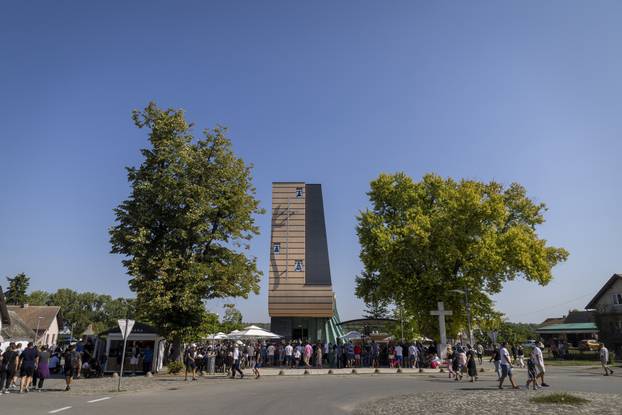 Misno slavlje u svetištu Gospe od Utočišta u Aljmašu na blagdan Velike Gospe