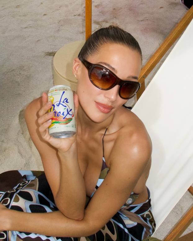 FOTO Britanska 'bomba' uživa na Ibizi: Skinula se u sićušni bikini i raspametila fanove