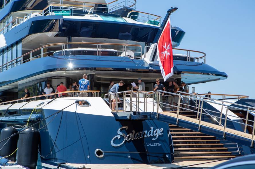 Cavtat: Snimanje druge sezone HBO serije "Succession" na megajahti Solandge