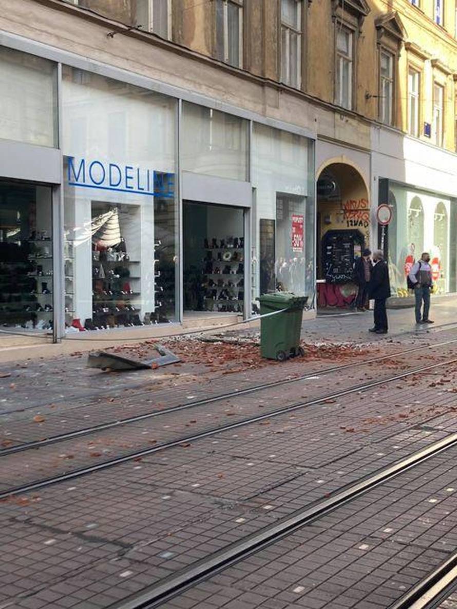 Uživo iz Petrinje: Poginulo je 7 ljudi, grad je u ruševinama...