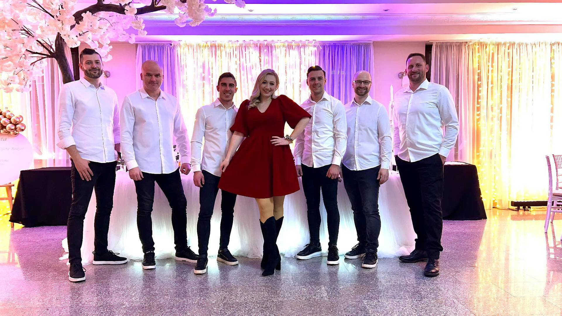 Trenutno najtraženiji svadbeni bend ‘Grupa Profeel’ udružio je snage s finalistom SuperStara