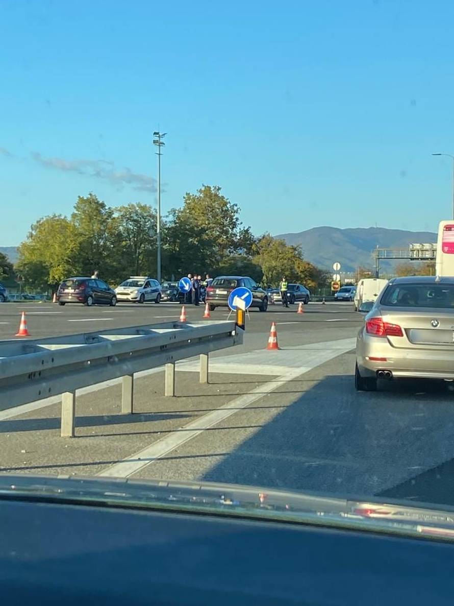 Opsada na Lučkom: Policija pretresa auta iz Rijeke i Pule