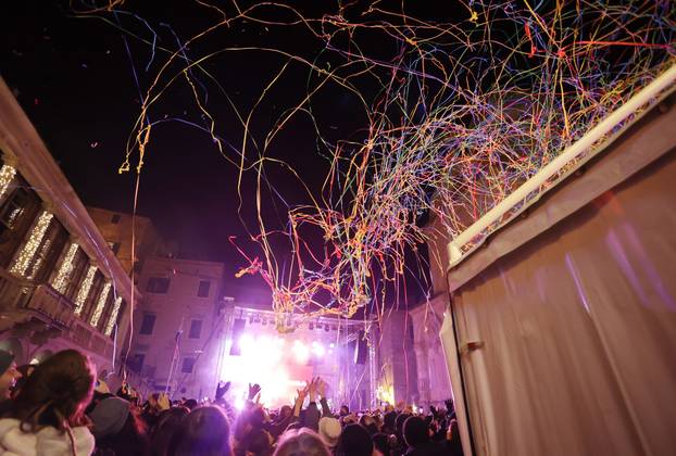 Šibenik:  Britanski trip-hop bend Morcheeba uveo je šibencane i njihove goste u novu 2026.godinu