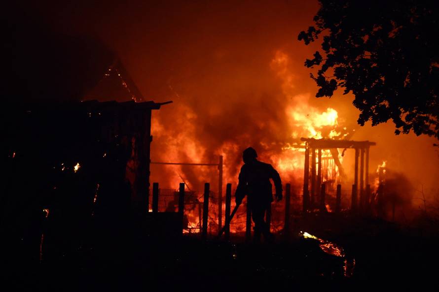 storyeditor/2026-07-24/2026-07-23t221335z-1748459034-rc2xjma1fxsk-rtrmadp-3-europe-weather-france-wildfire.jpg