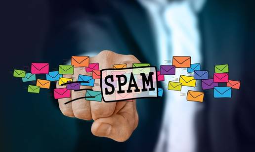Poslana prva SPAM poruka. Ime je dobila po mesnom doručku