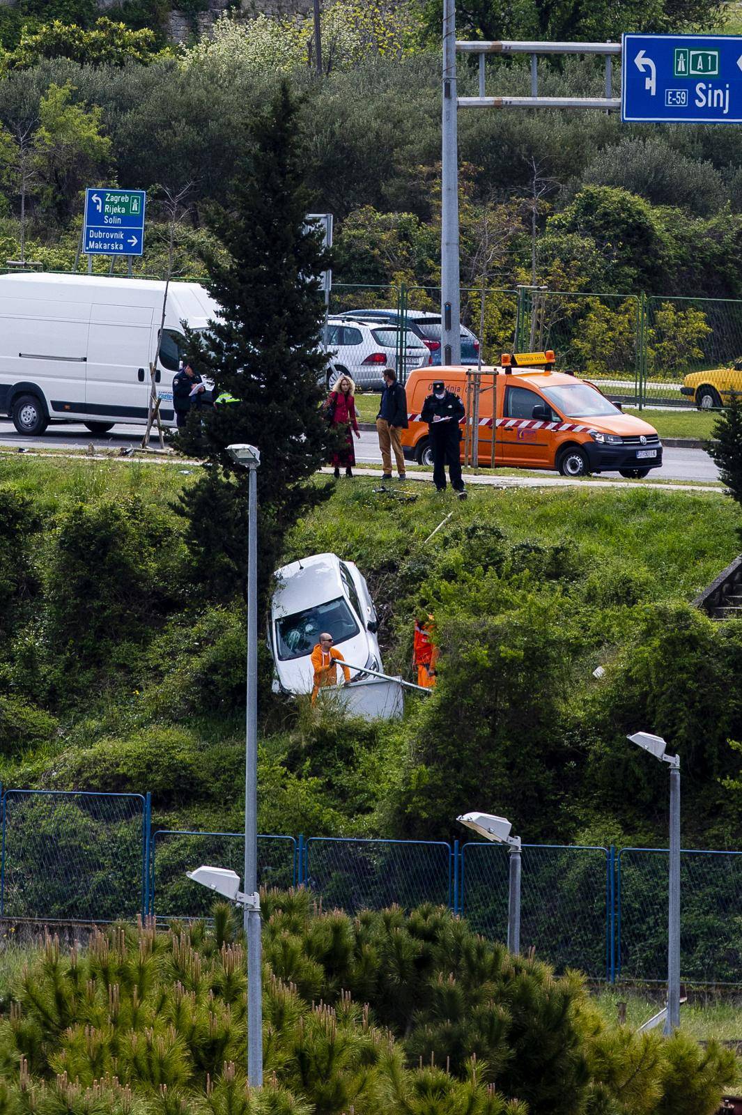 Split: Izlijetanje automobila s kolnika na ulazu u Split