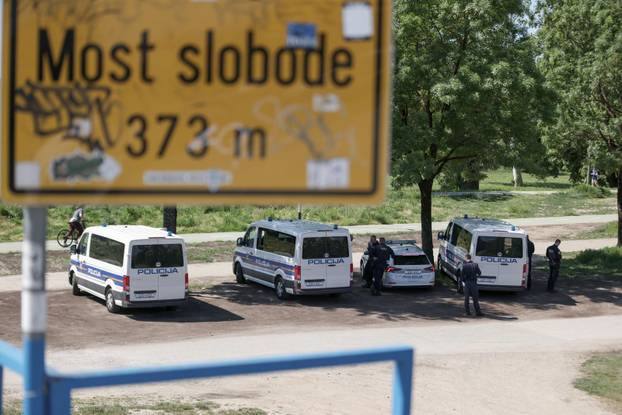 Zagreb: Policija na Trnjanskom nasipu uoči održavanja Trnjanskih krijesova