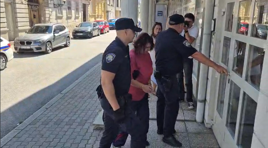 VIDEO Žena koju sumnjiče za teško ubojstvo ide u istražni zatvor. Prijeti joj 40 godina!