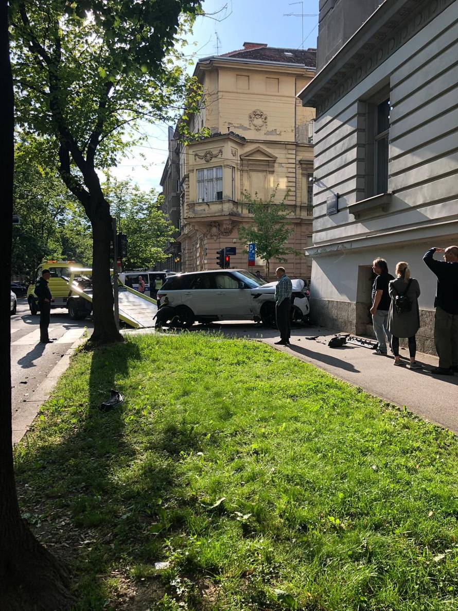 'Honda se zabila u Land Rover, istraga nesreće je u tijeku...'