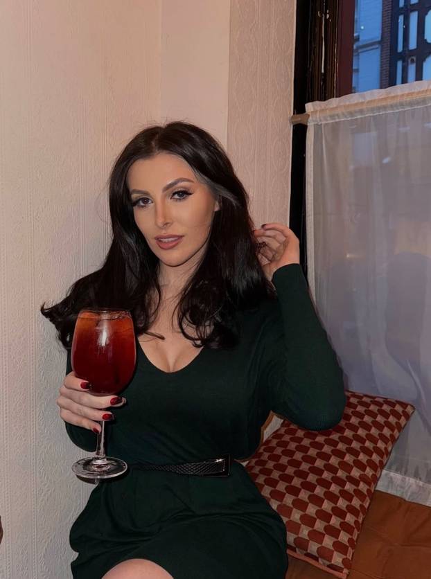 FOTO 'Svi misle da sam glupa jer poziram gola, a završila sam studij na Harvardu!'