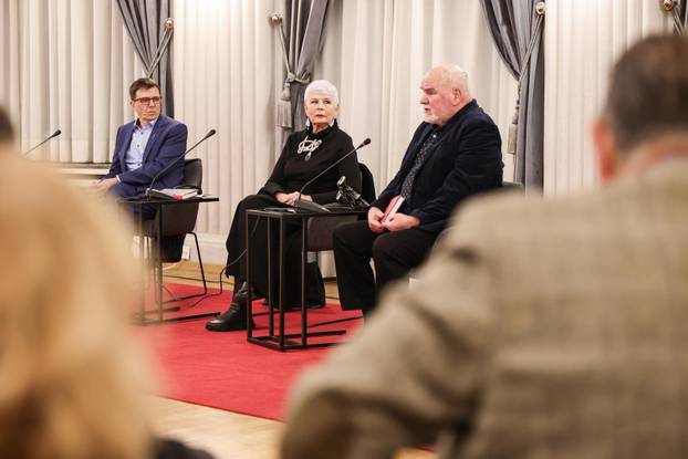 Zagreb: Promocija knjige Žene koje mašu rukama Jadranke Kosor