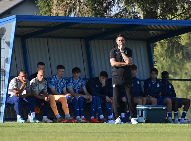 FOTO Dinamo zaplavio Dubravu i uveličao stoljeće nogometa u tom kraju. Pogledajte galeriju