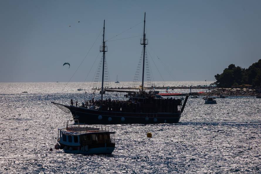 Bol: Pogled sa Dominikanskog Samostana prema Zlatnom Ratu