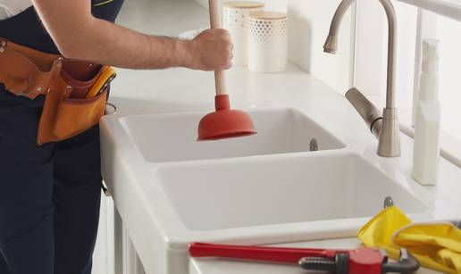 Sigurne metode za odštopavanje odvoda umivaonika bez kemikalija