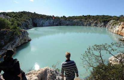 Zašto je jezero kod Rogoznice 'prokuhalo' i promijenilo boju?