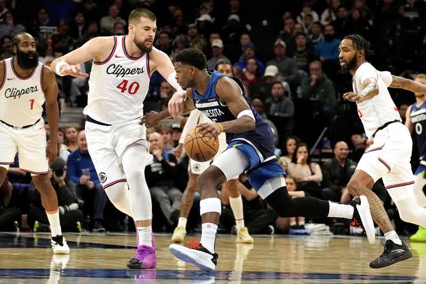 NBA: Los Angeles Clippers at Minnesota Timberwolves